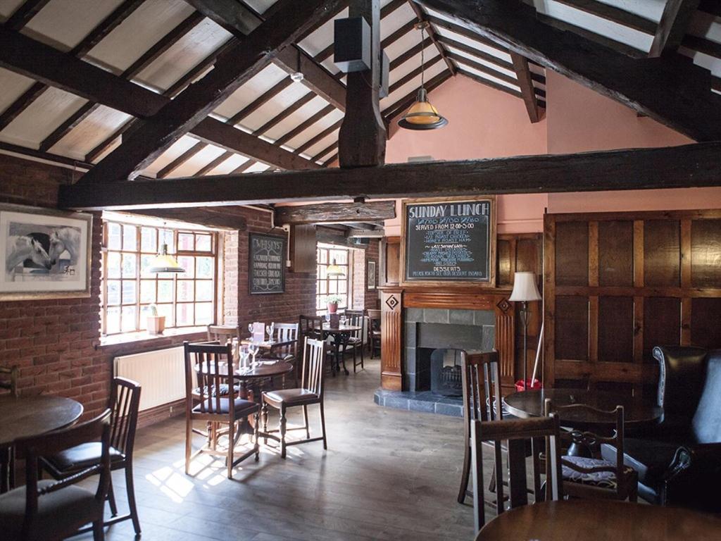 The Crewe Arms Hotel Экстерьер фото