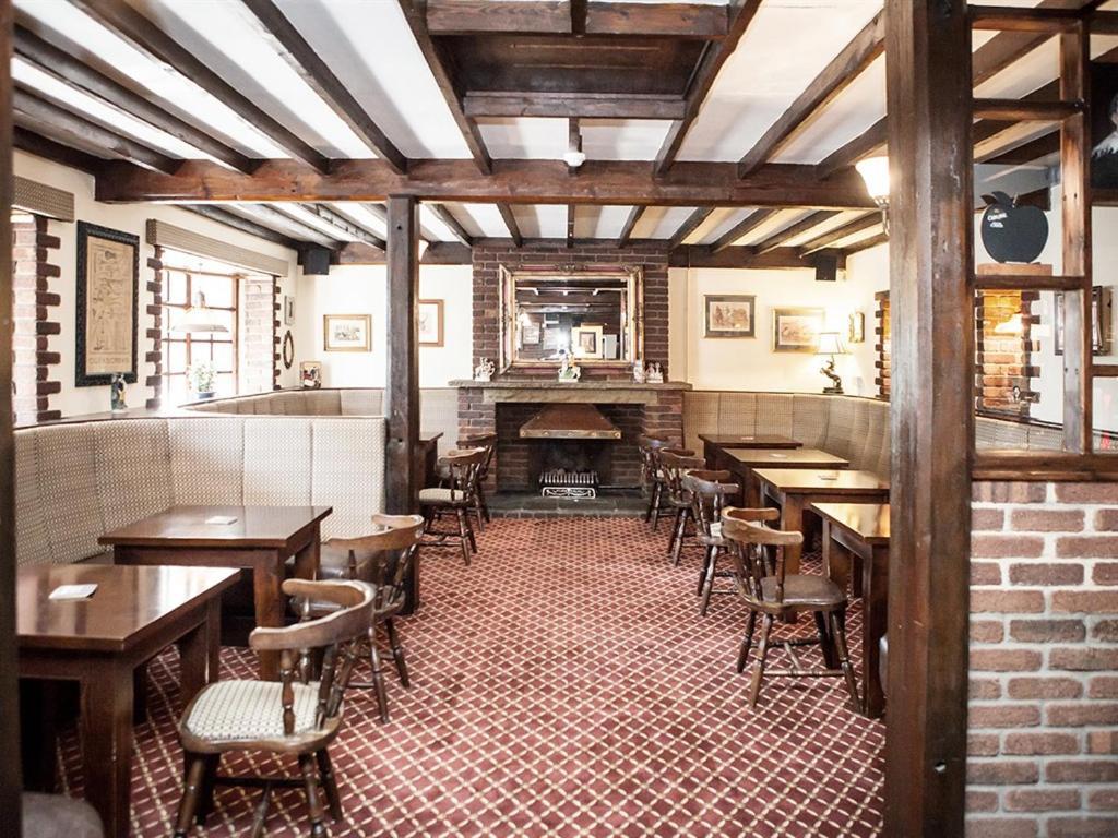 The Crewe Arms Hotel Экстерьер фото